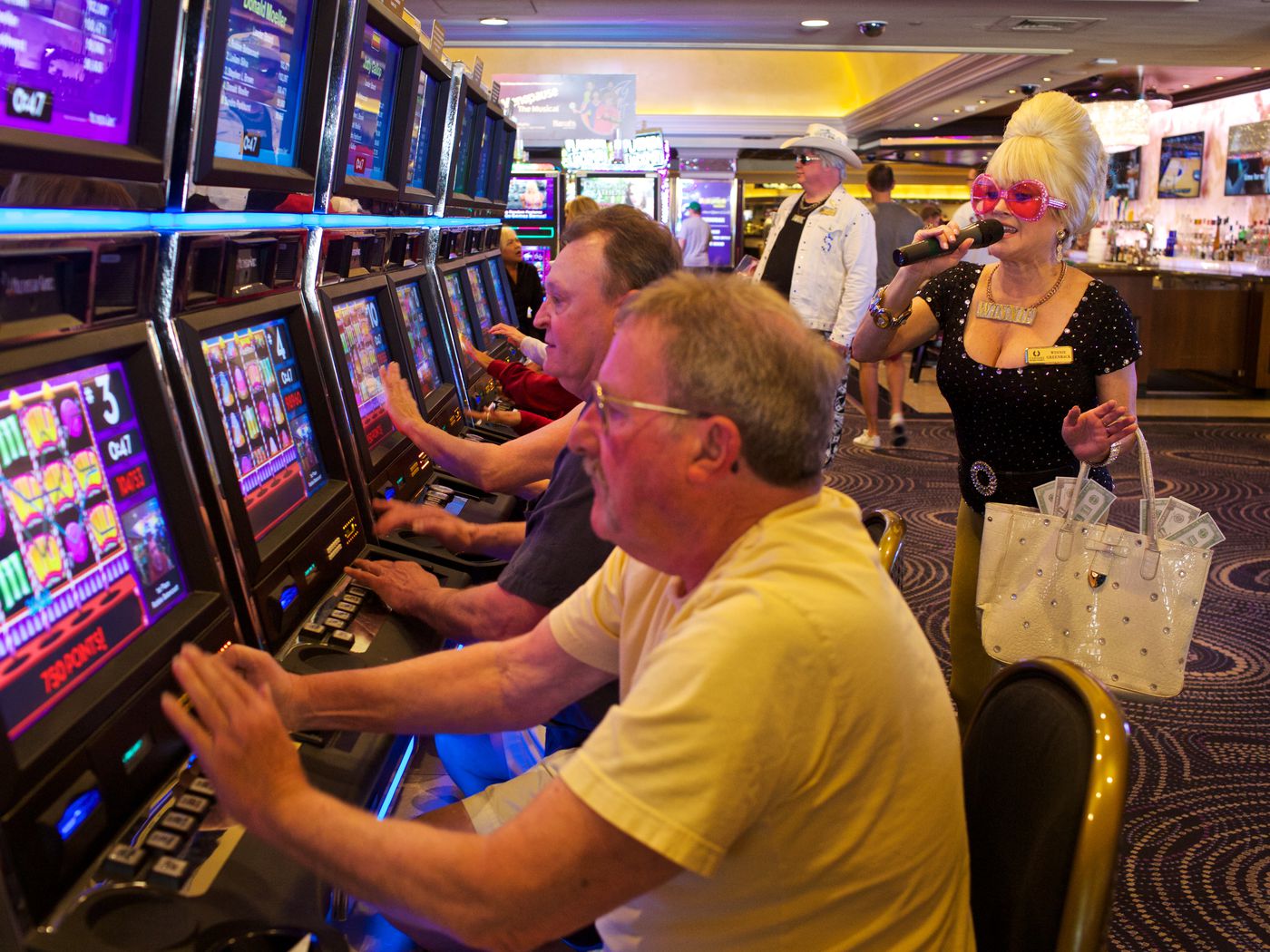 What makes online slots different from traditional slot machines?